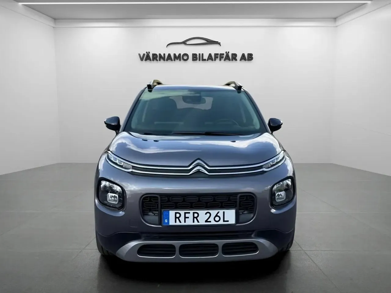 Vehicle image 6