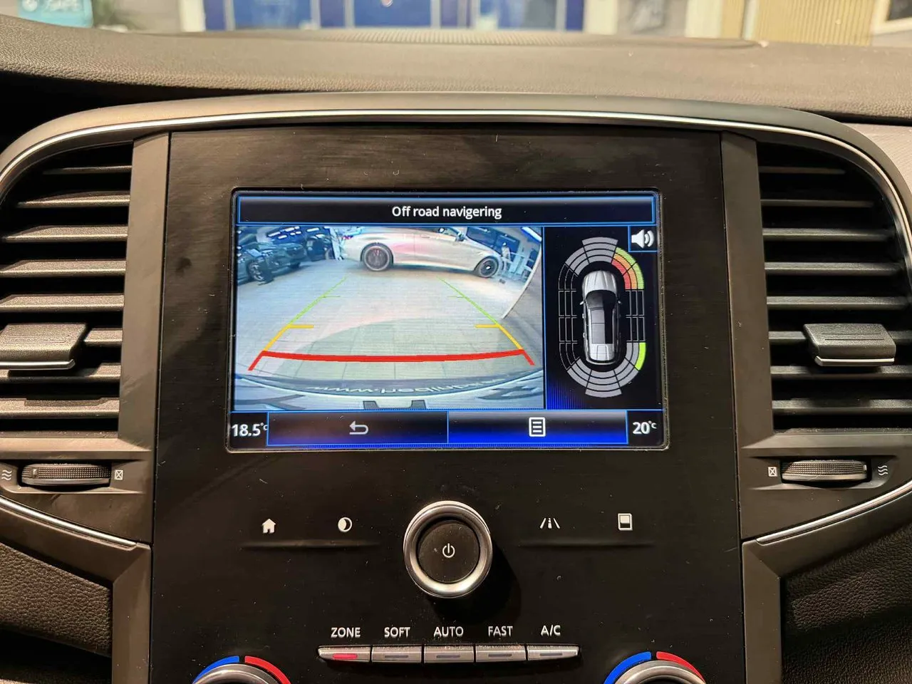Vehicle image 18