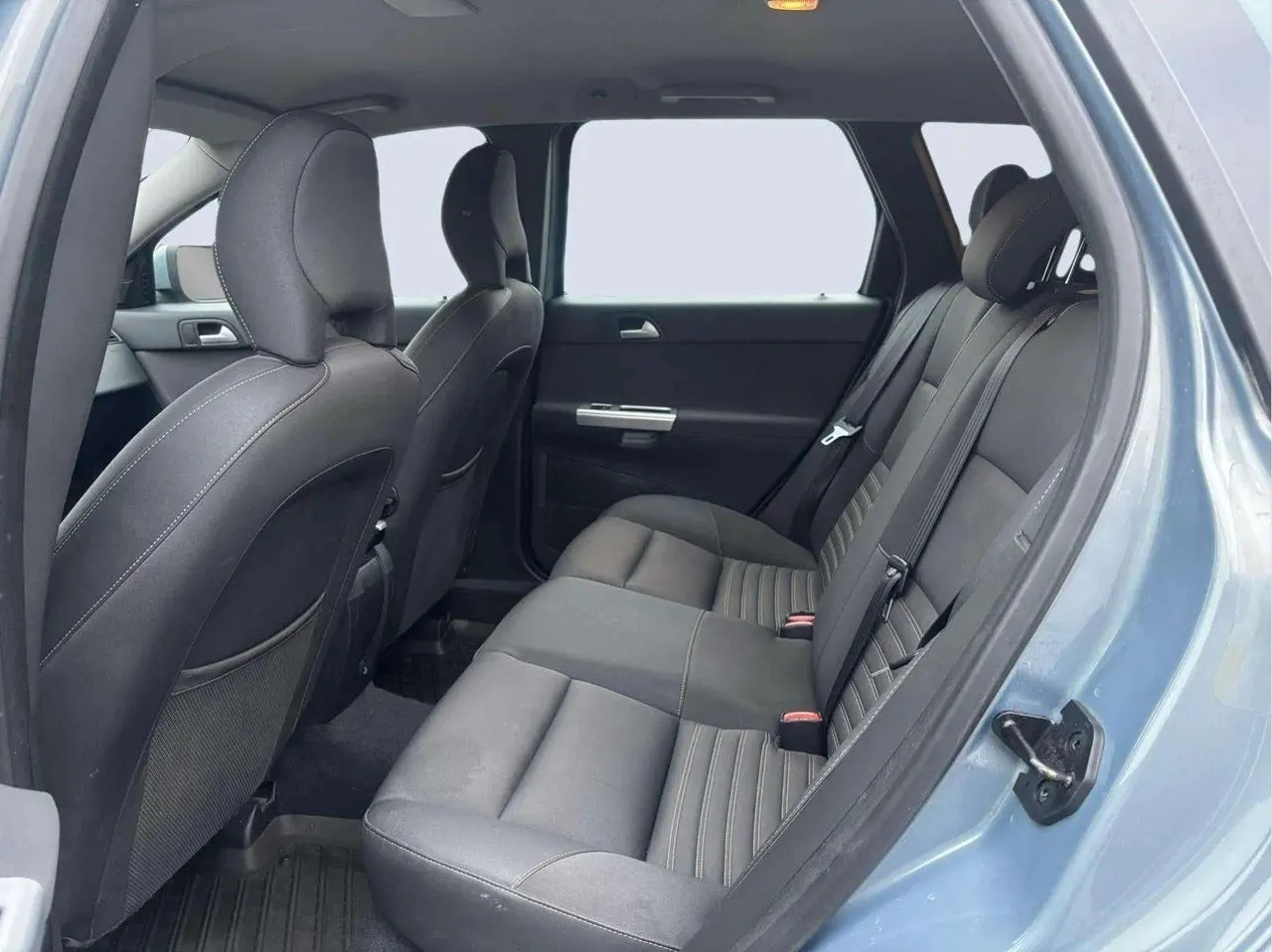 Vehicle image 16