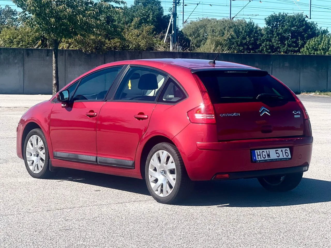 Vehicle image 3