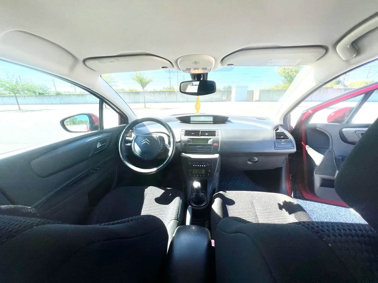 Vehicle image 6