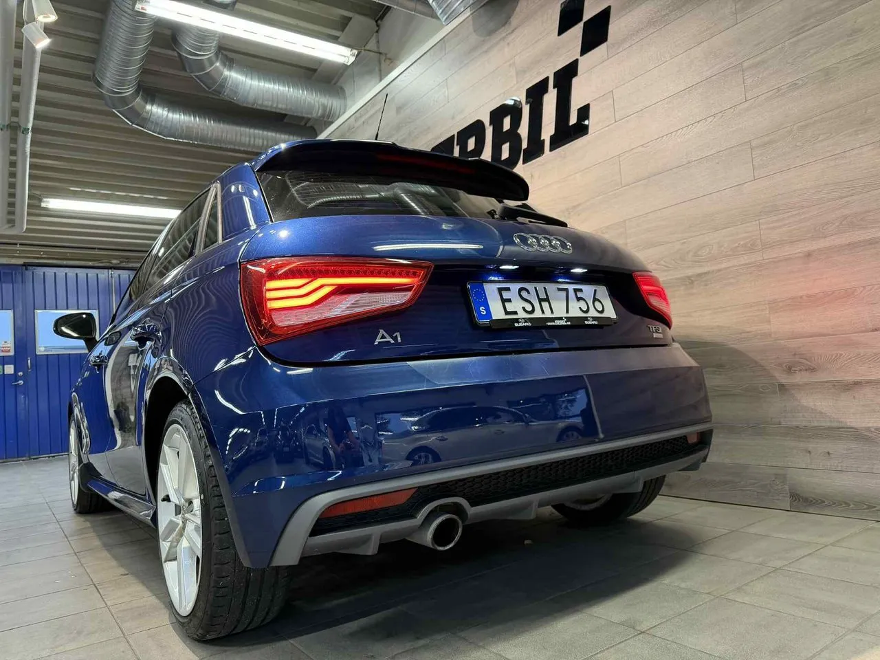 Vehicle image 4