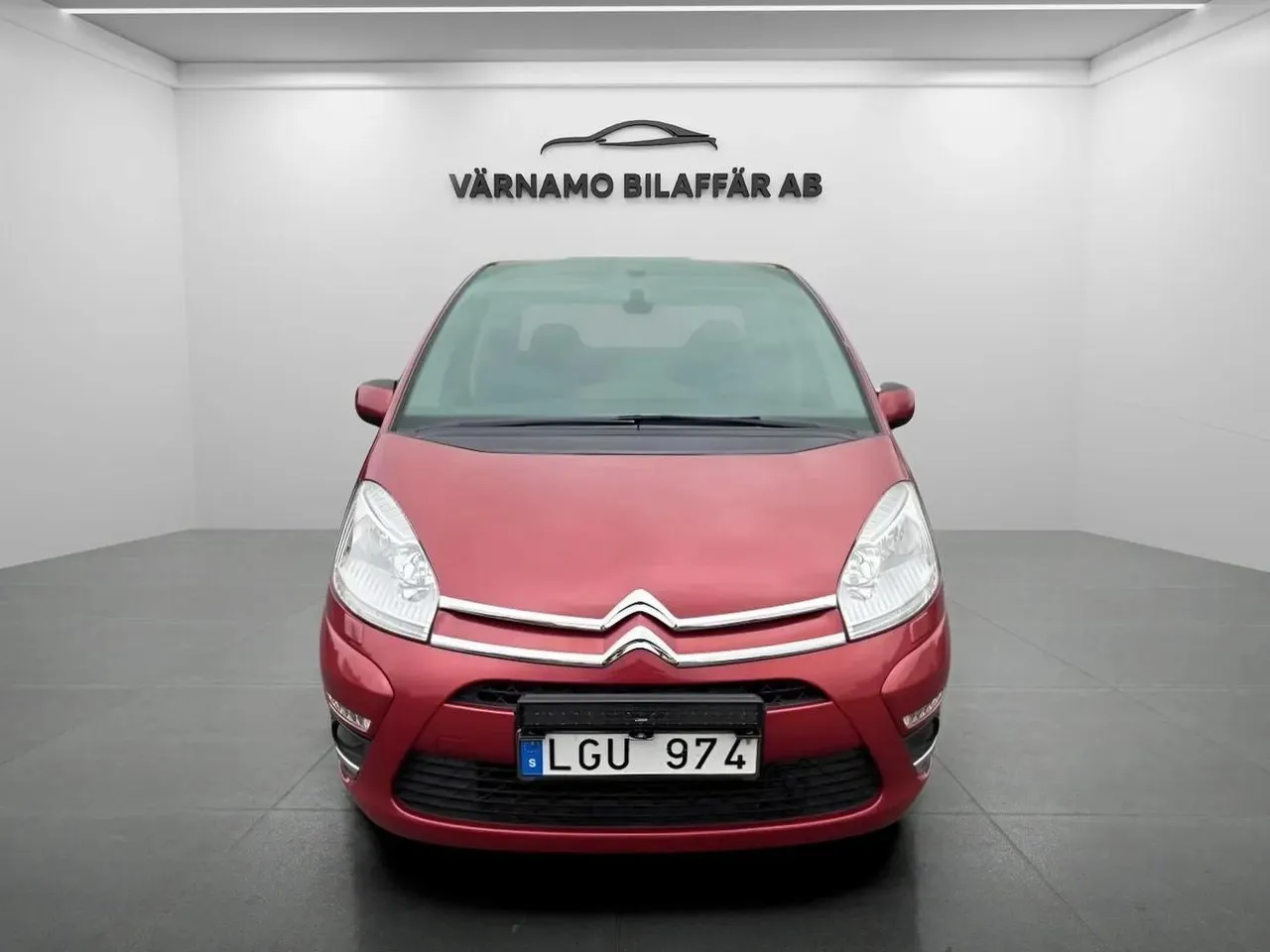 Vehicle image 6