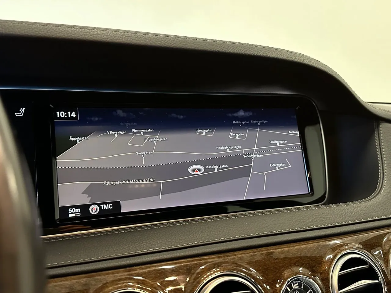 Vehicle image 14