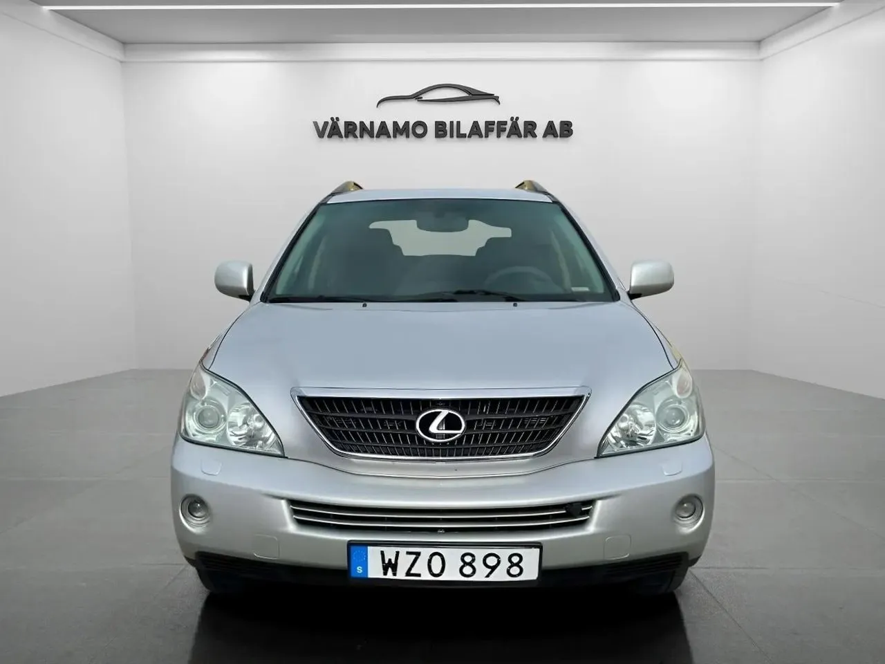 Vehicle image 6