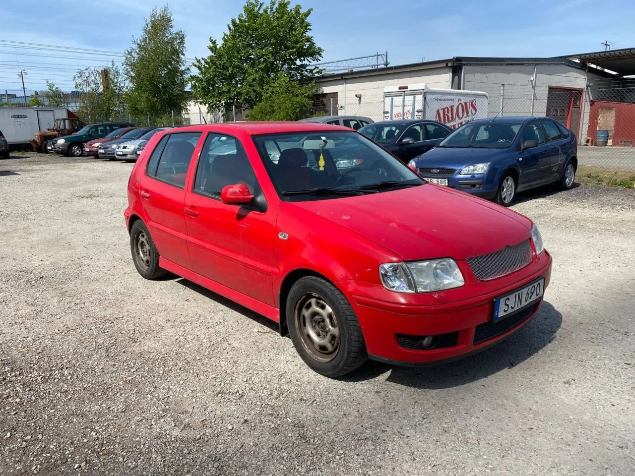 Vehicle image 4