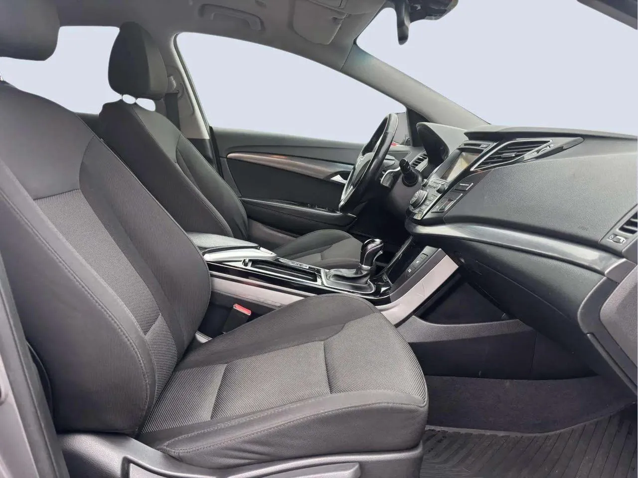 Vehicle image 16