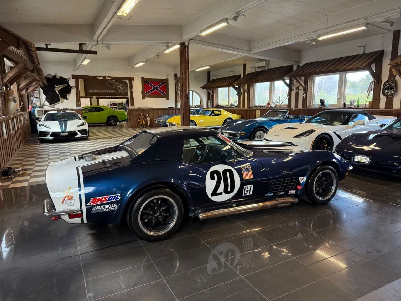 Vehicle image 16