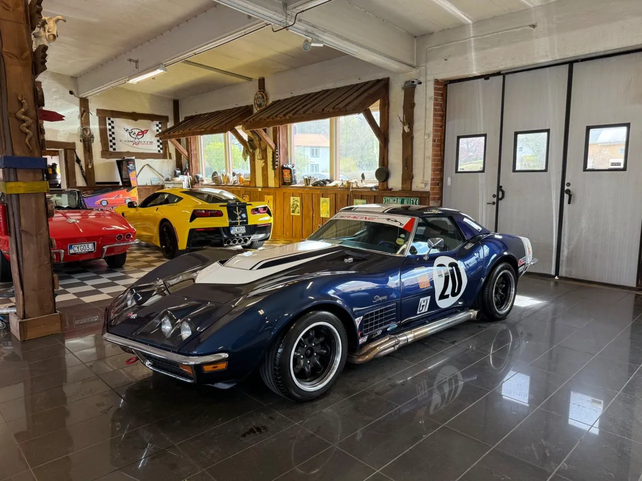 Vehicle image 10