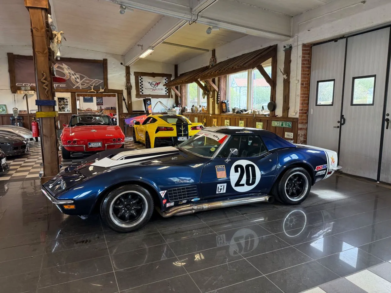 Vehicle image 9