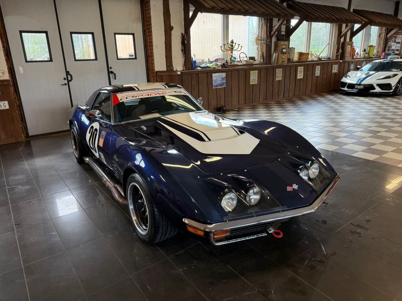 Vehicle image 19