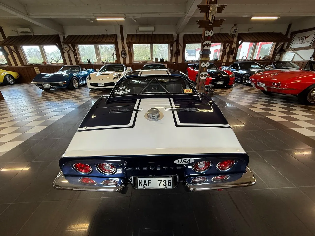 Vehicle image 15