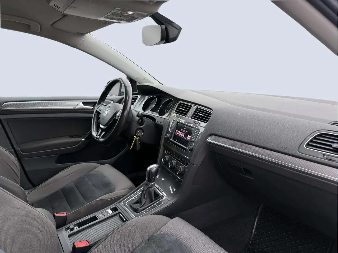 Vehicle image 18