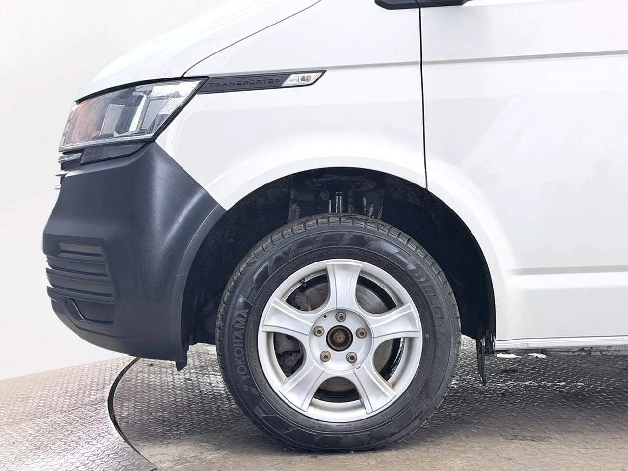 Vehicle image 10