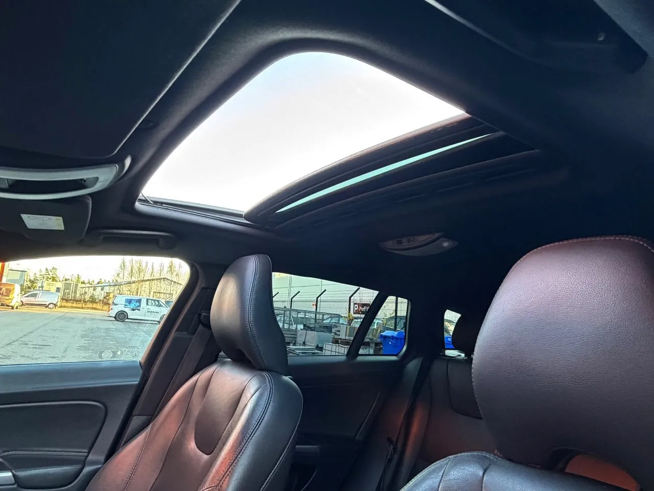 Vehicle image 13