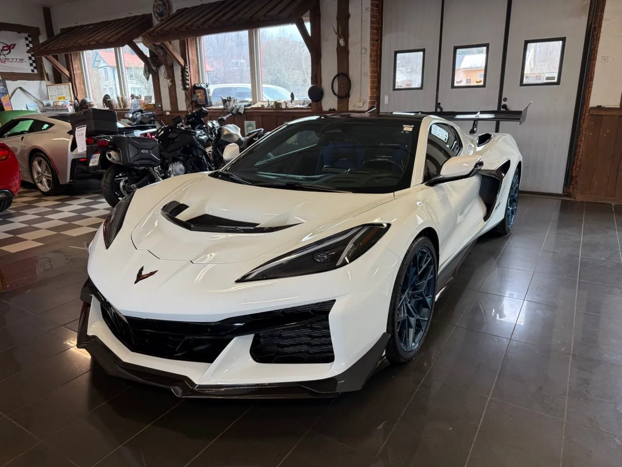 Vehicle image 7