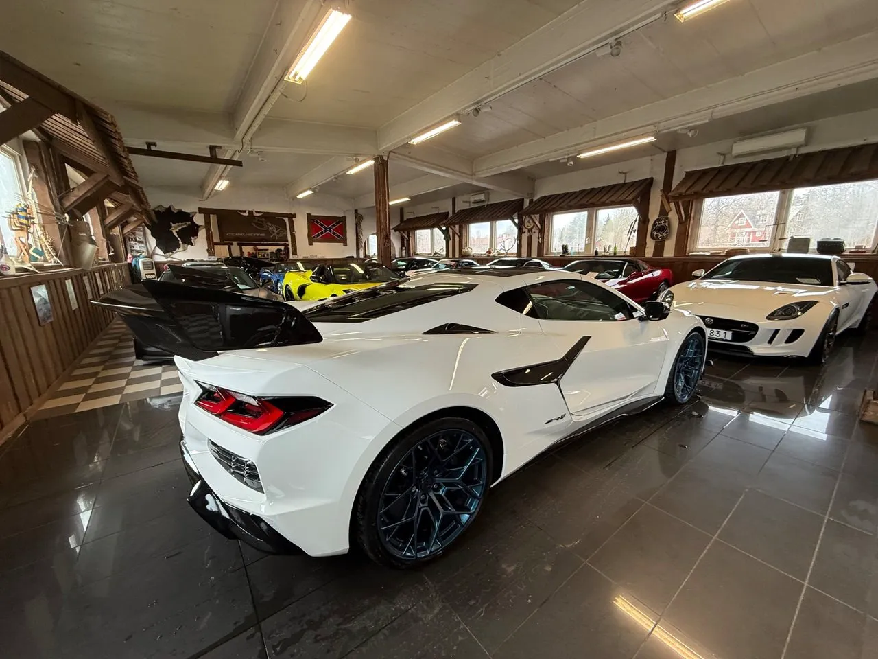 Vehicle image 16