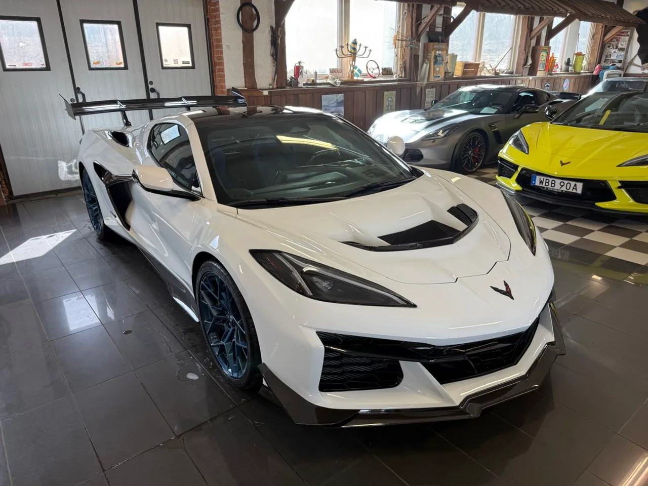 Vehicle image 13