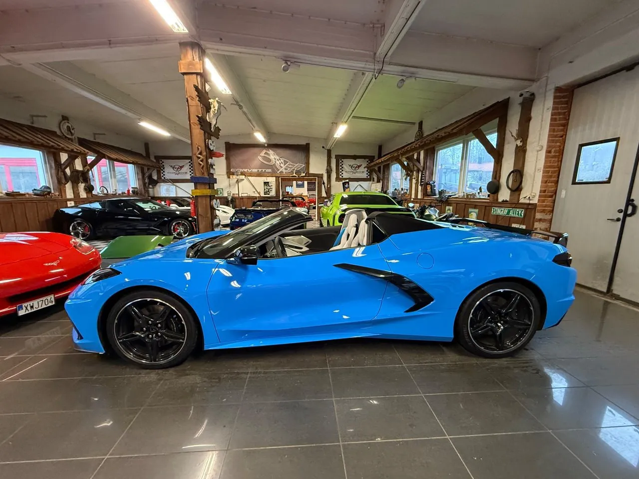 Vehicle image 14
