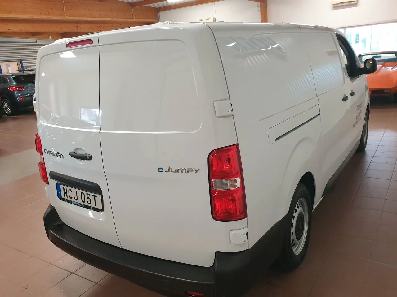 Vehicle image 5