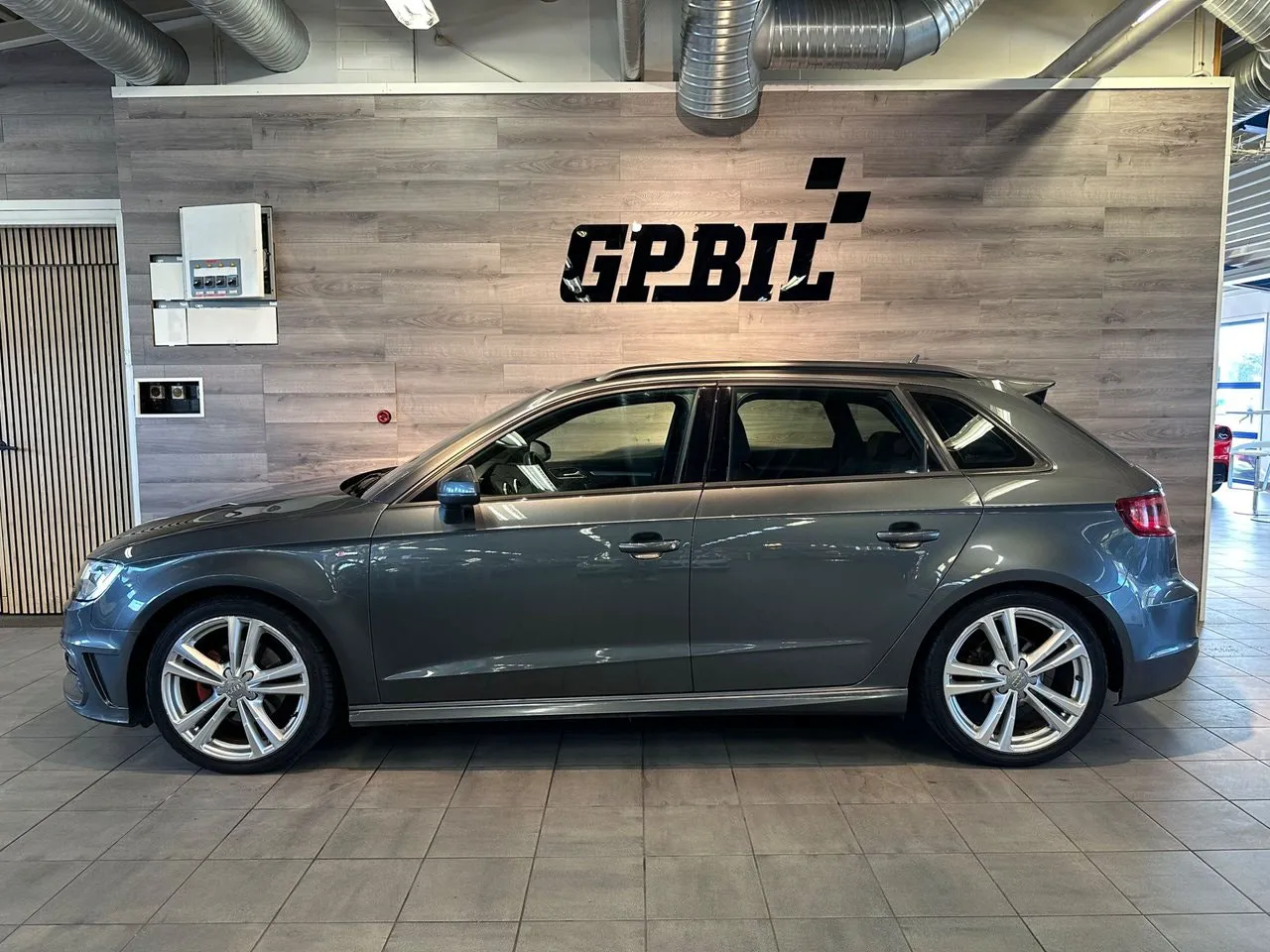 Vehicle image 1