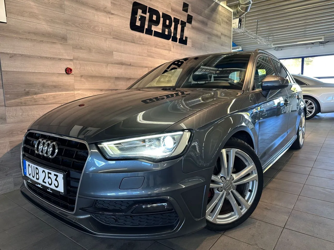 Vehicle image 3