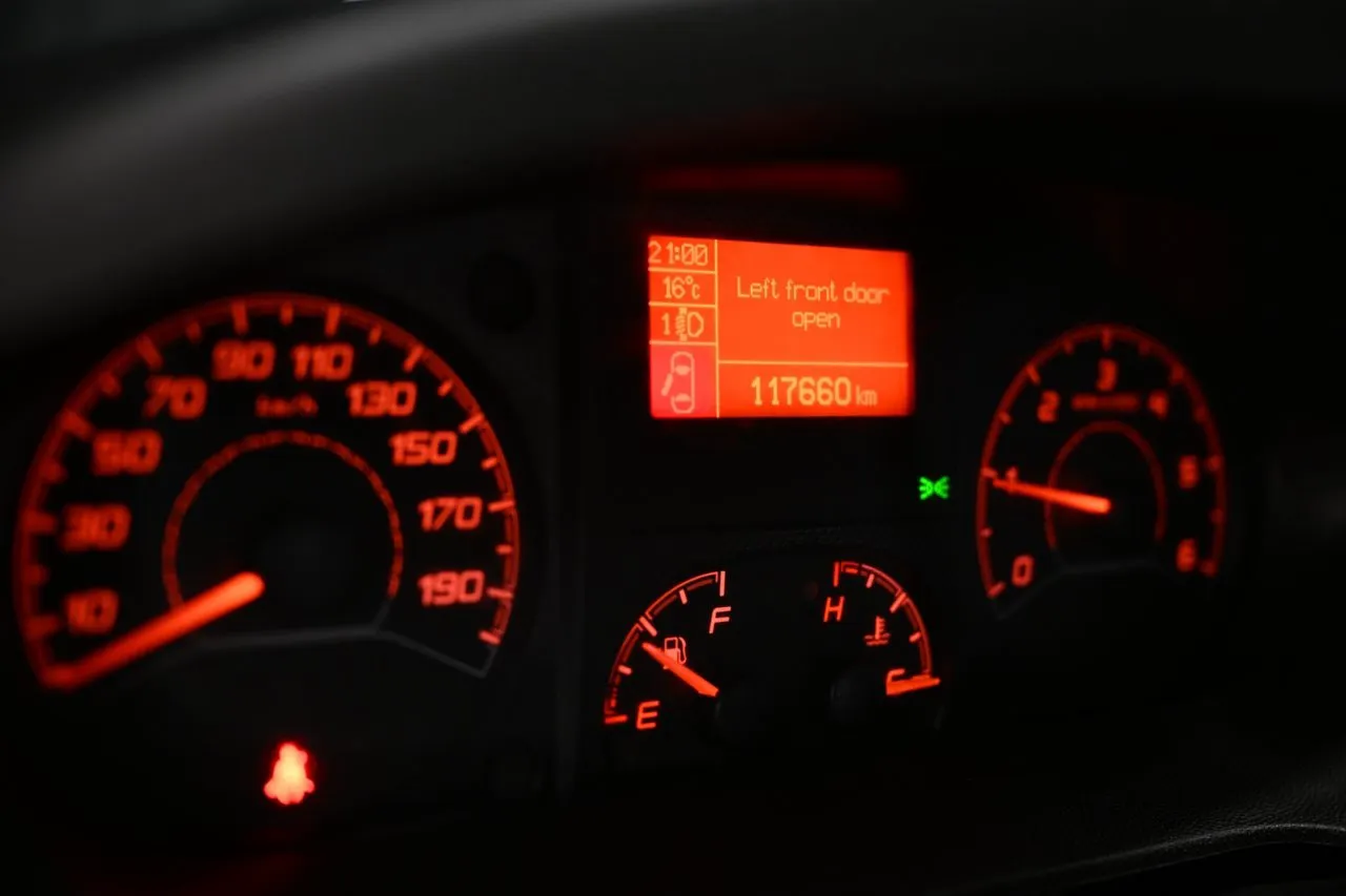 Vehicle image 16