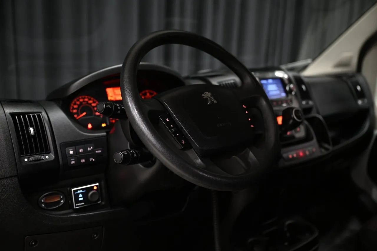 Vehicle image 22