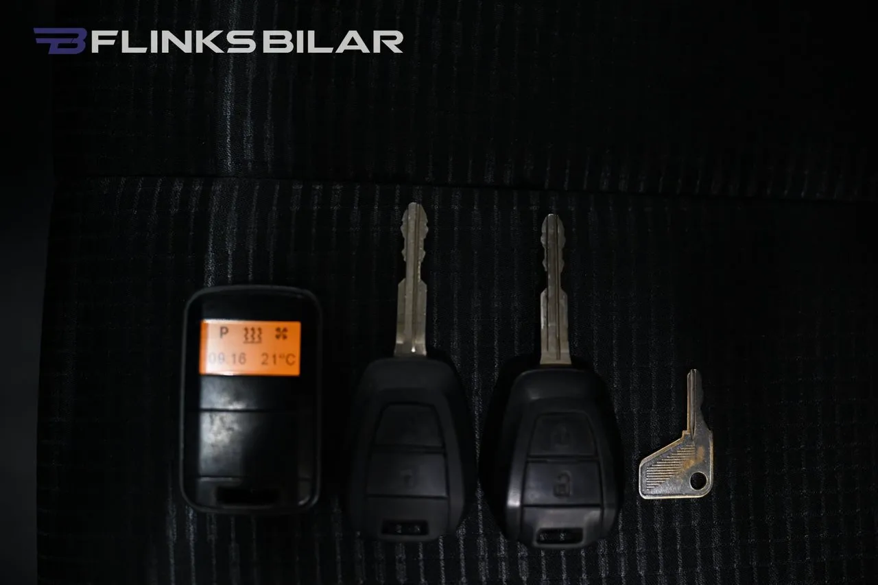 Vehicle image 32