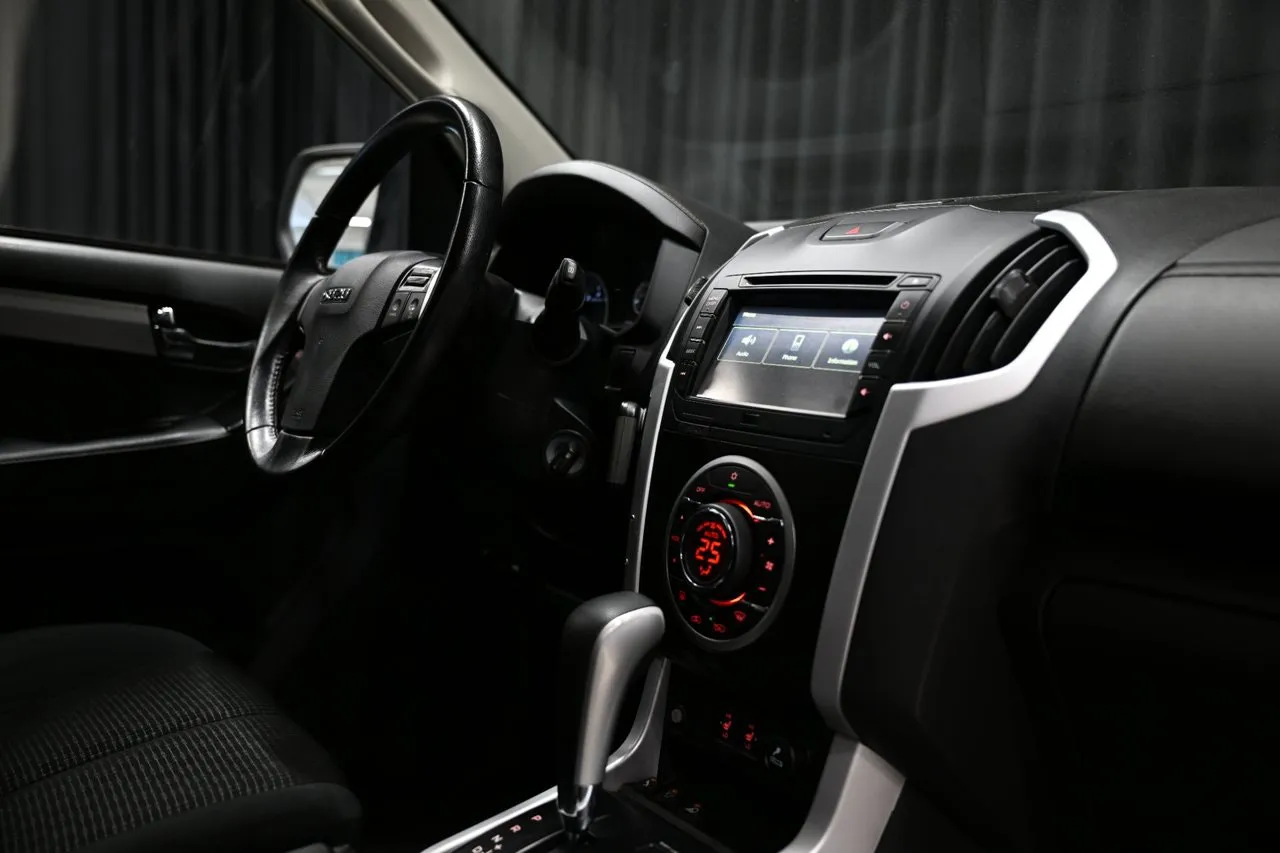 Vehicle image 30