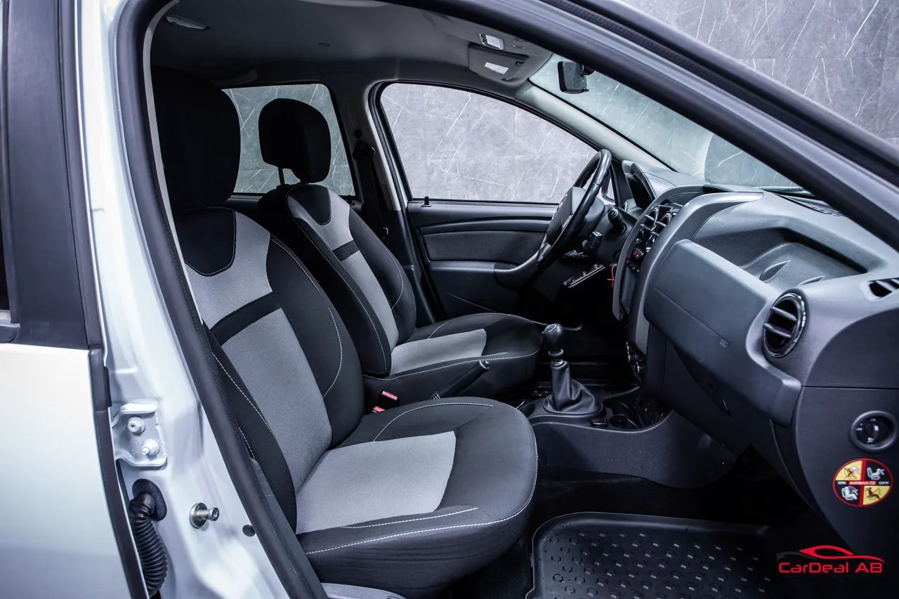 Vehicle image 15