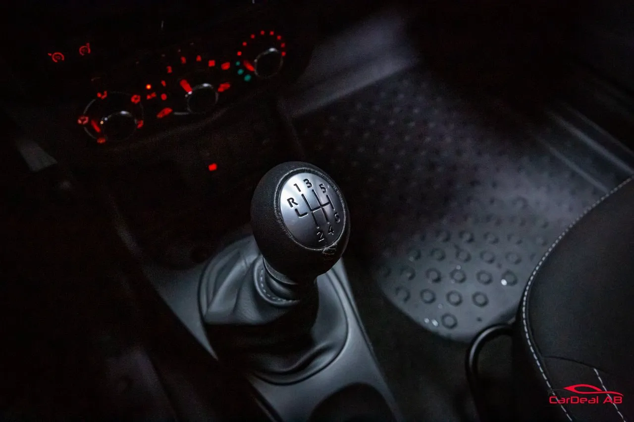 Vehicle image 25
