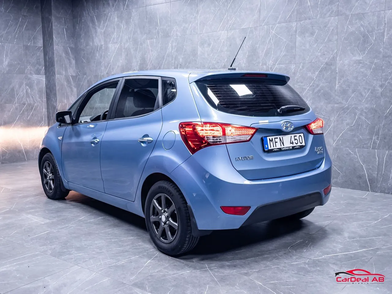 Vehicle image 4