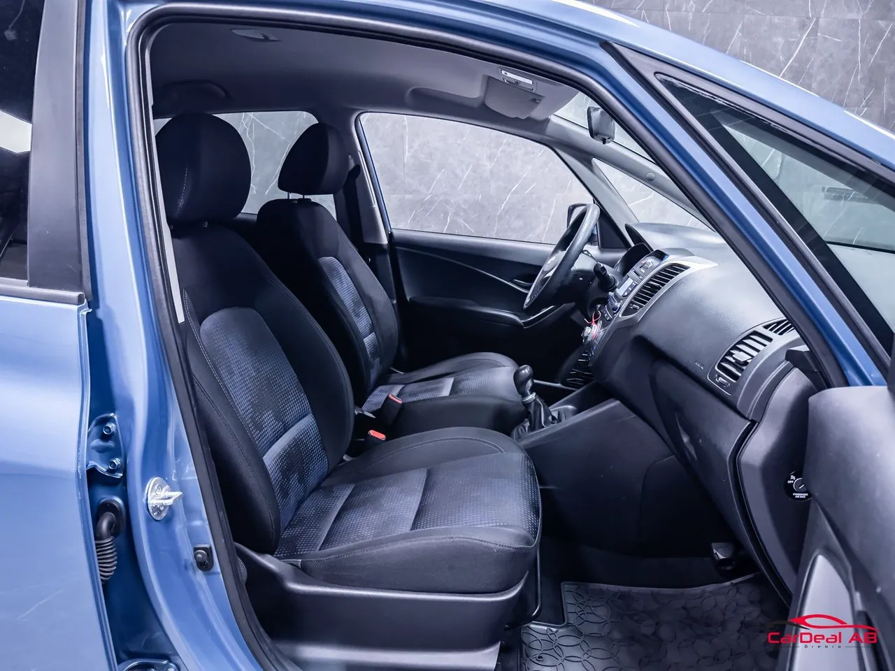 Vehicle image 14