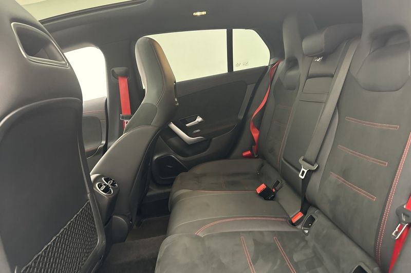 Mercedes CLA45 AMG bild 17