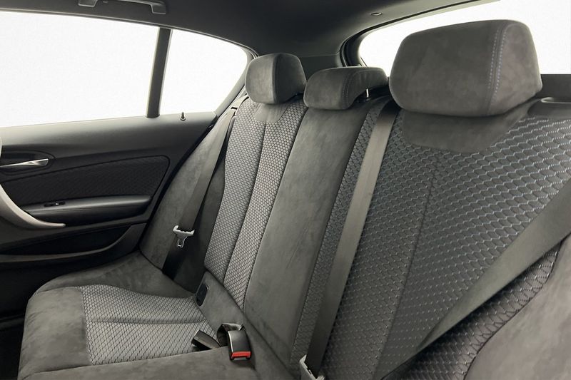 BMW 118 bild 13