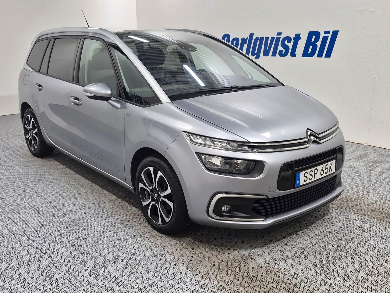 Vehicle image 4