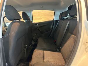 Peugeot 208 bild 10