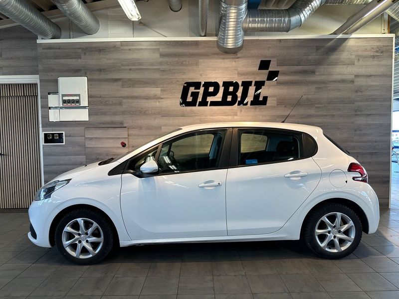 Peugeot 208 bild 2