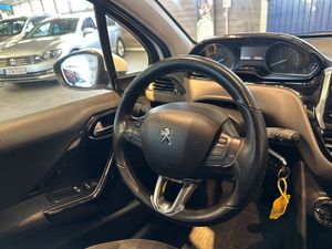 Peugeot 208 bild 13
