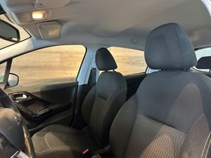 Peugeot 208 bild 8