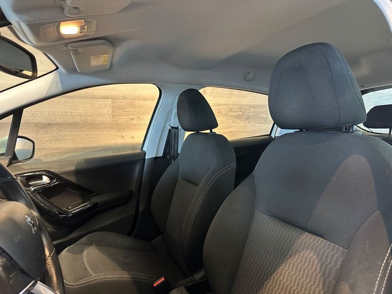 Peugeot 208 bild 8
