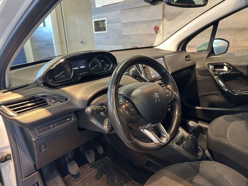 Peugeot 208 bild 6