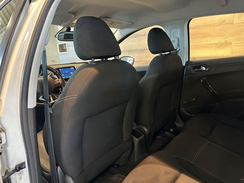 Peugeot 208 bild 9