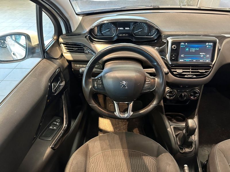 Peugeot 208 bild 12