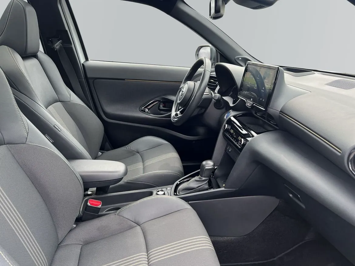 Vehicle image 5