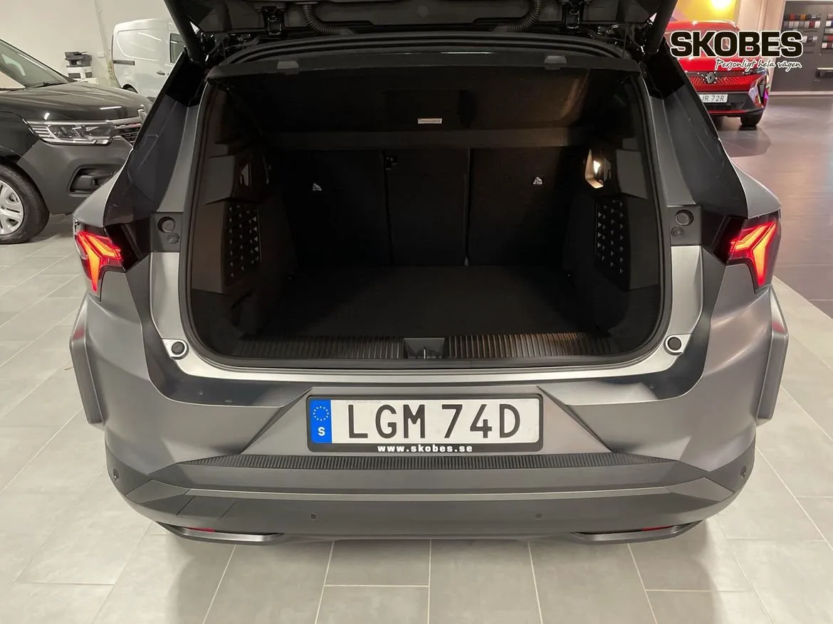 Vehicle image 15
