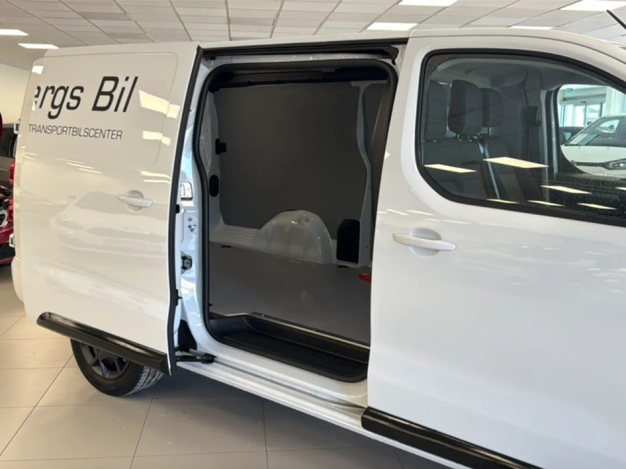 Vehicle image 16