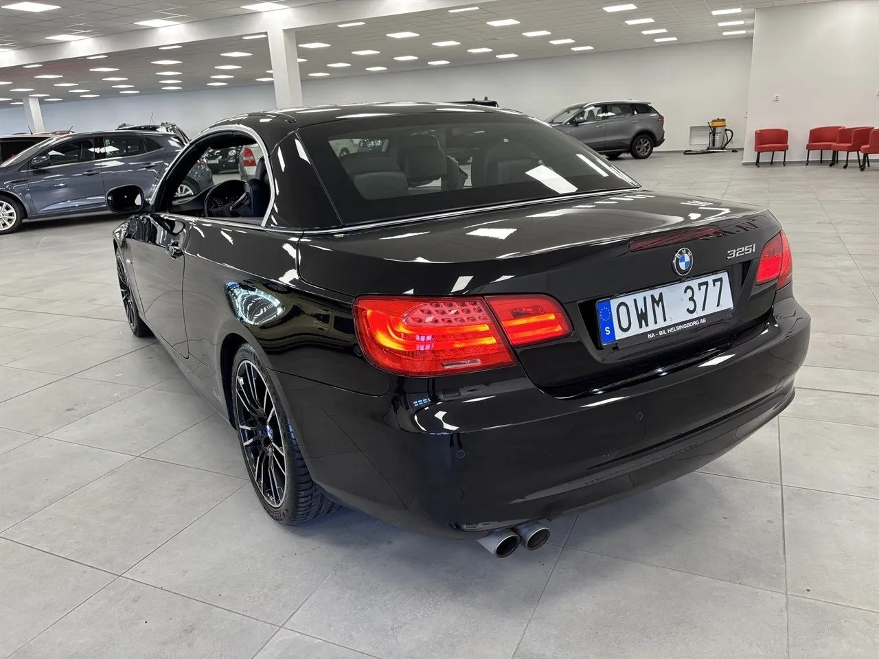 Vehicle image 14