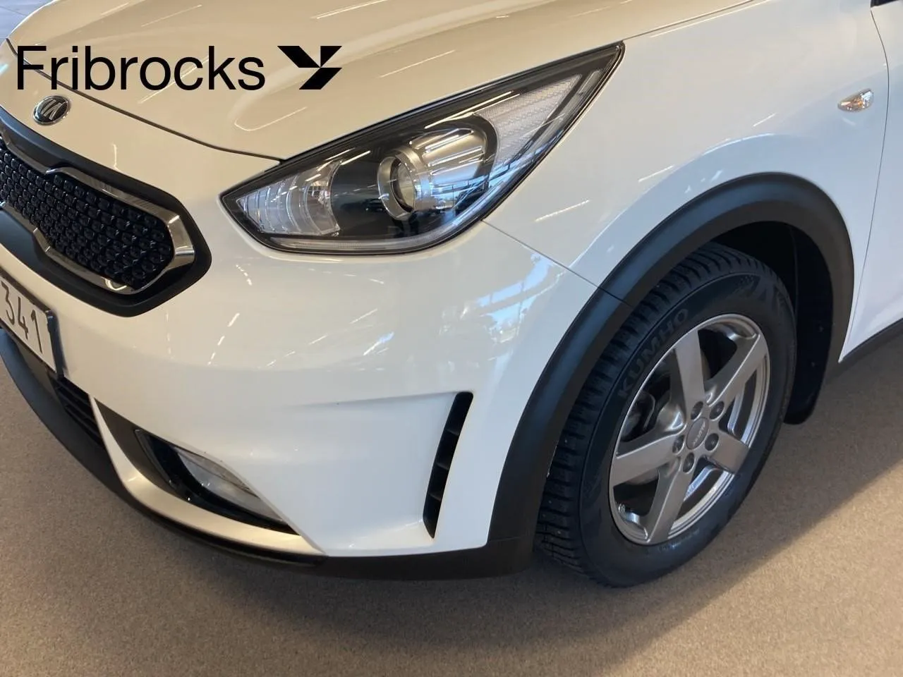 Vehicle image 16